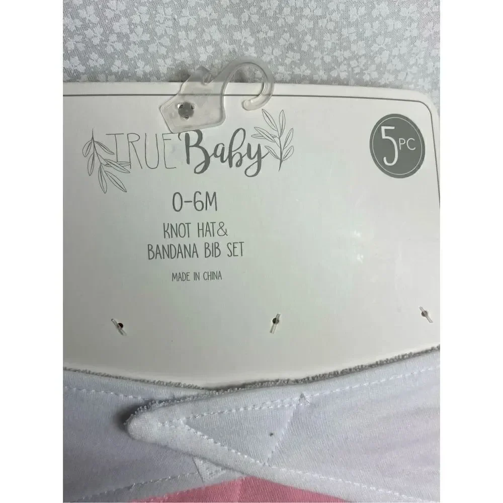TRUE BABY 0-6 MONTH - 1ST VALENTINES BIB AND SOCK SET